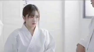 苹果15发布会时间約在瘦小少婦的家裡搞